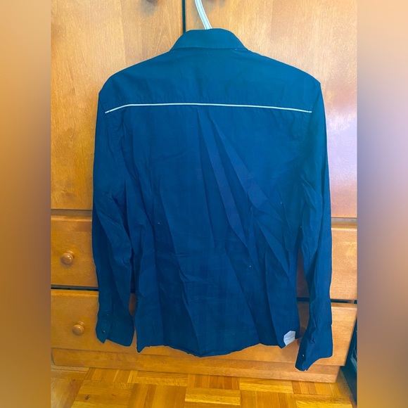 Guess button up shirt - Picture 3 of 3